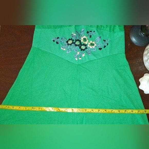 American Vintage :: 70's Queens Way to Fashion Green Halter Embroidered Dress - Picture 13 of 13